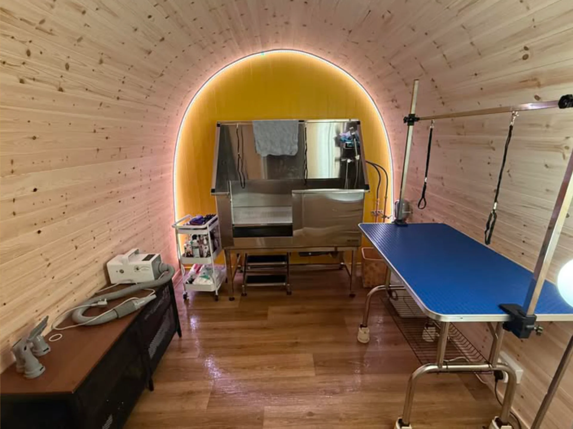 dog grooming garden pod