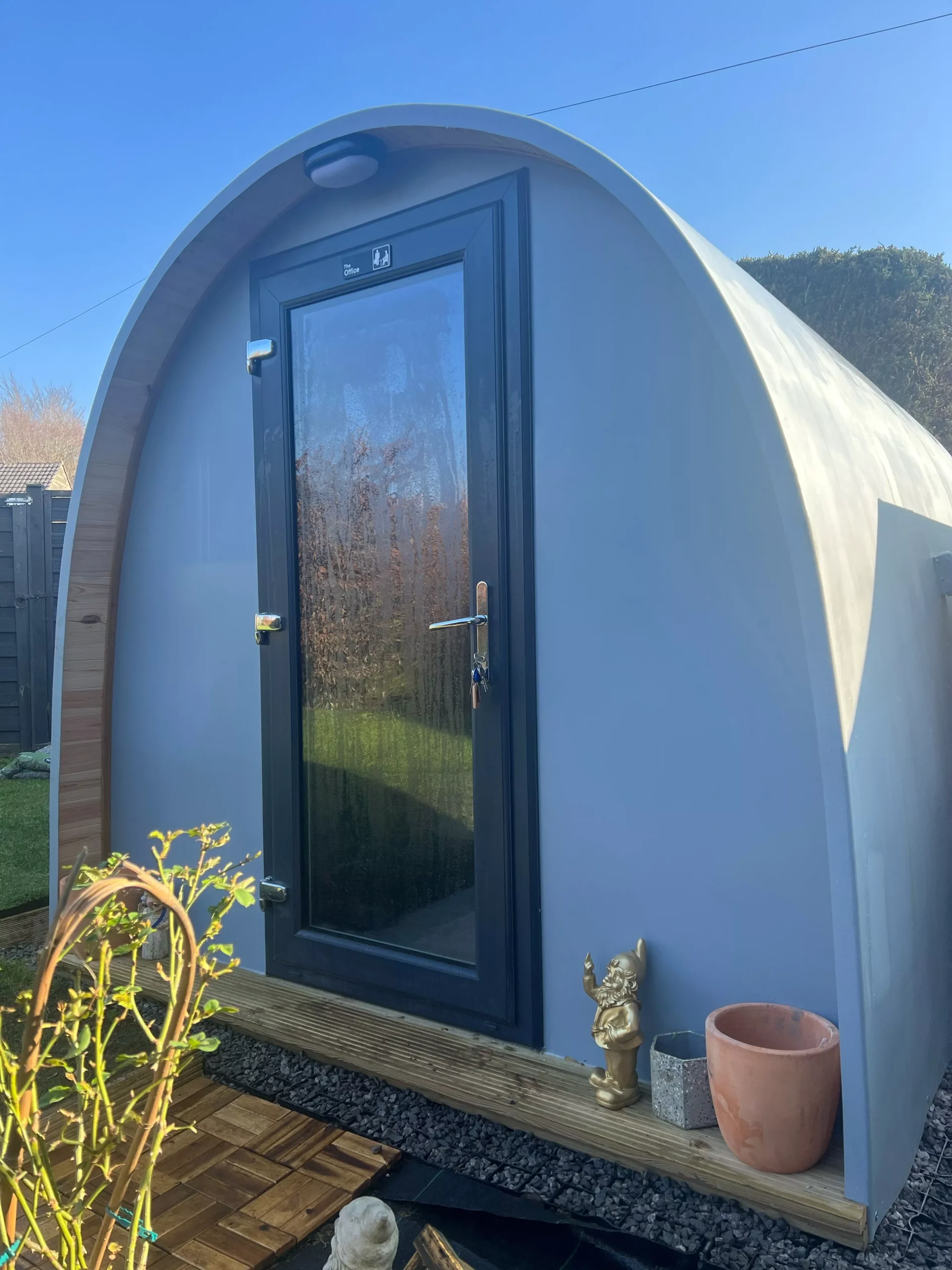 hully-gym-pod-exterior